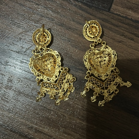 Elegant Gold Necklace Set - Picture 7 of 11